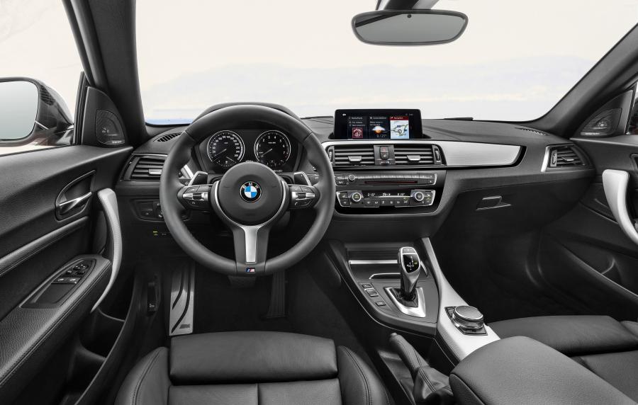 Торпедо BMW M240i xDrive Coupe 2017 года  (WW) (фото 34 из 116)